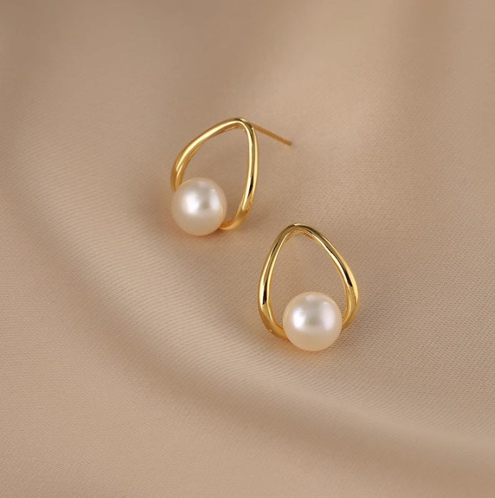 14K Gold-plated Artificial Water Pearl Earrings