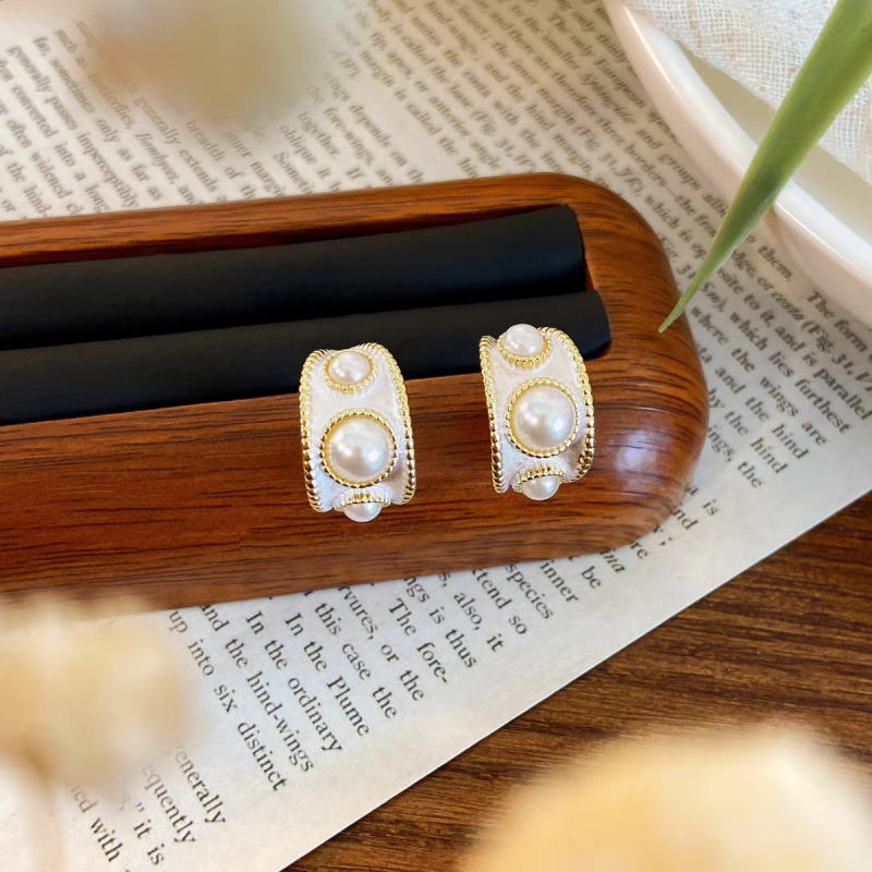 14K Gold-plated C-Shaped Pearl Earrings