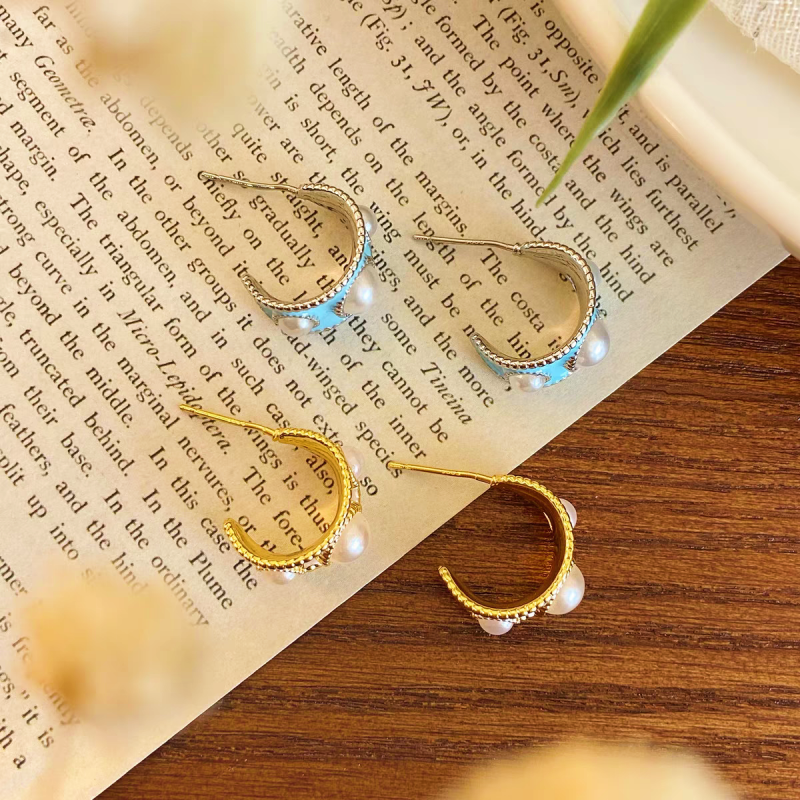 14K Gold-plated C-Shaped Pearl Earrings