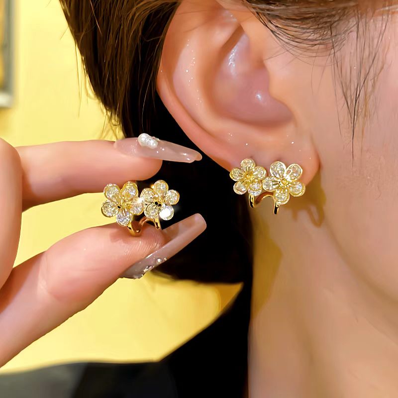 14K Gold-plated Elegant Flower Stud Earrings