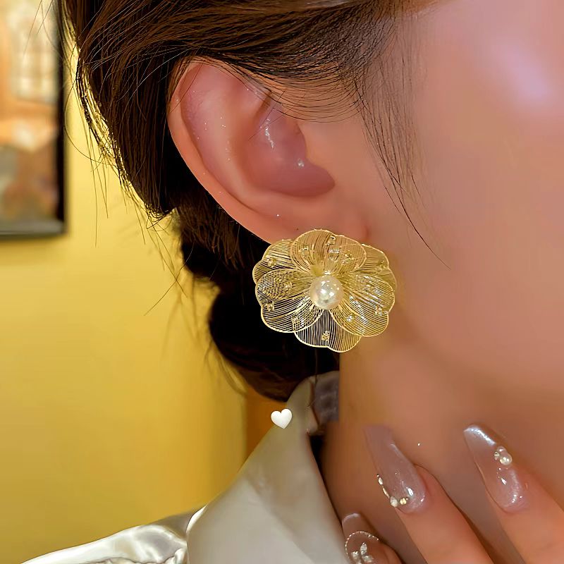 14K Gold-plated Elegant Pearl Flower Earrings