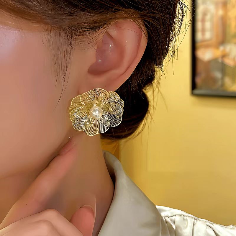 14K Gold-plated Elegant Pearl Flower Earrings