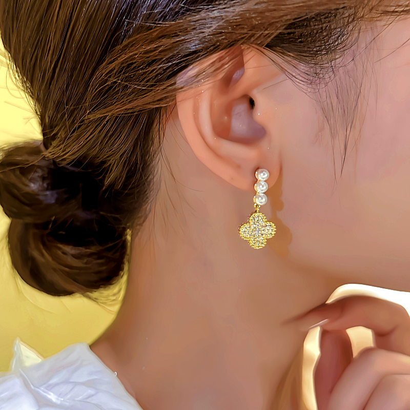14K Gold-plated Elegant Zircon Four-Leaf Flower Pearl Earrings