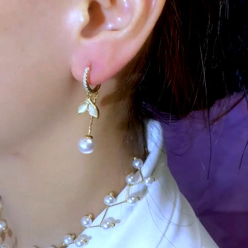 14K Gold-plated Fishtail Pearl Earrings