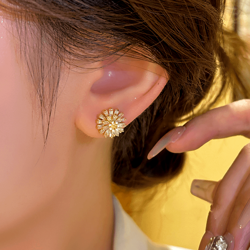 14K Gold-plated Luxury Daisy Flower Stud Earrings