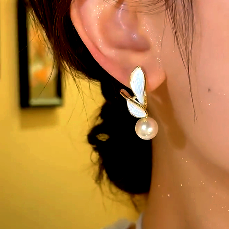 14K Gold-plated Mandarin Tail Cream Pearl Earrings