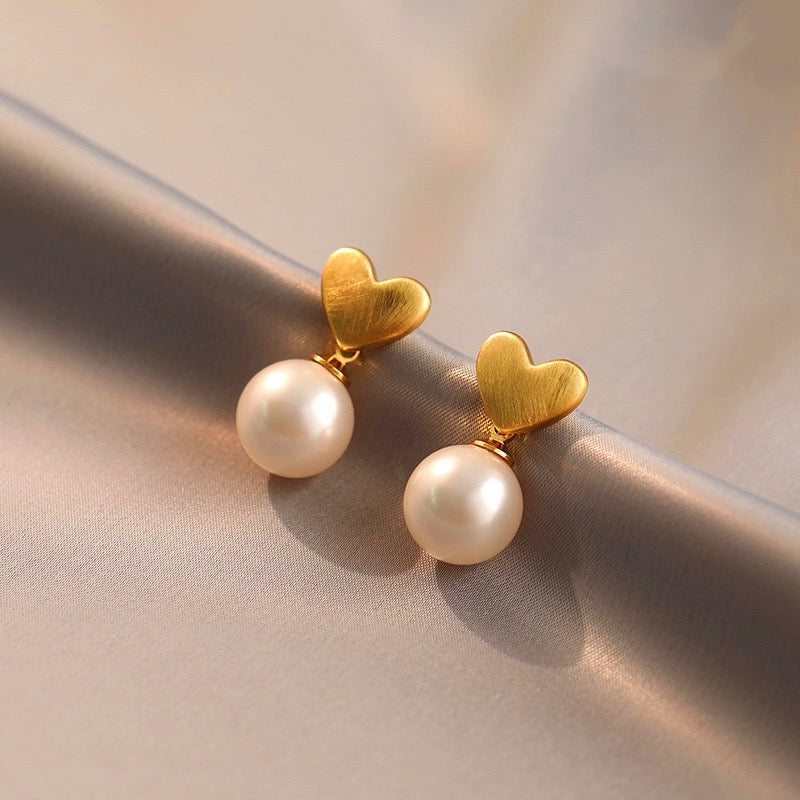 14K Gold-plated Peach Heart Pearl Earrings