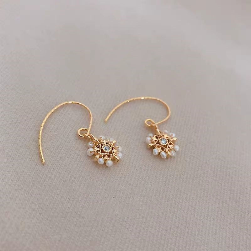 18K Gold-plated Rice Grain Natural Freshwater Pearl Lace Flower Zircon Earrings
