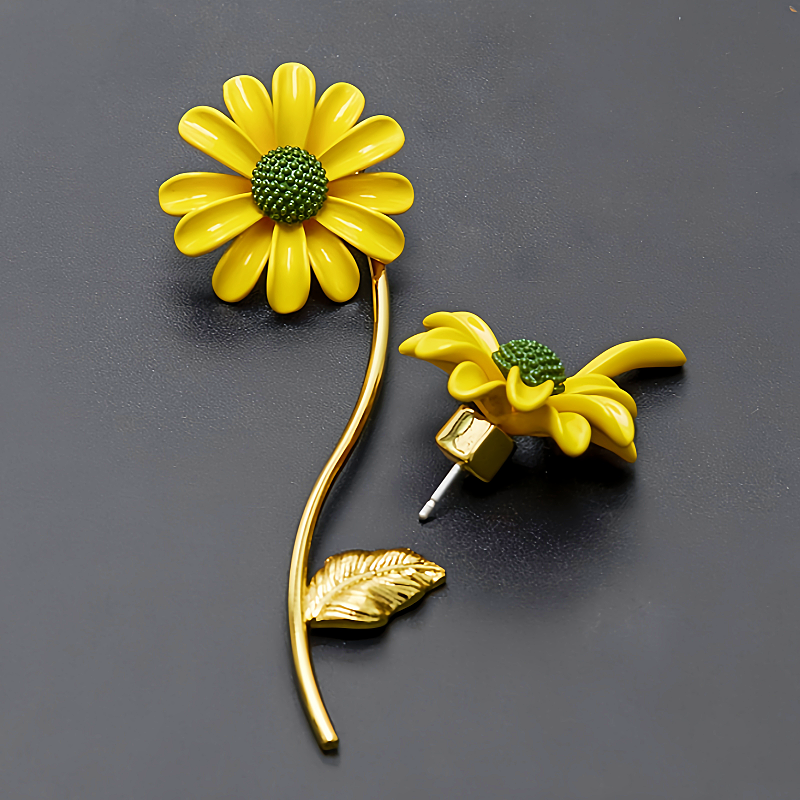 24K Gold-plated Asymmetrical Daisy Flower Earrings