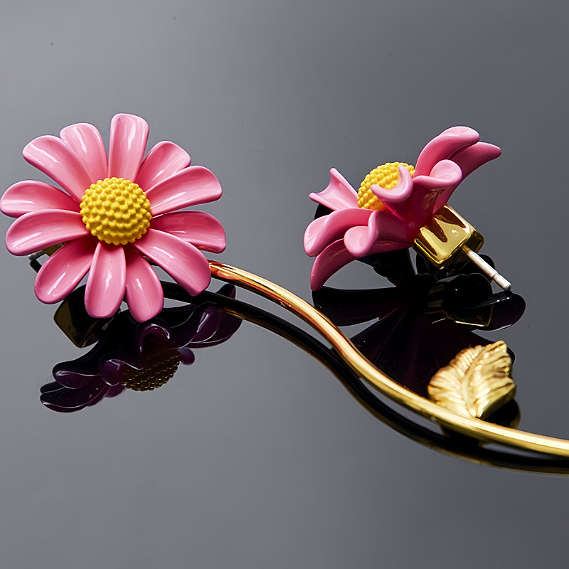 24K Gold-plated Asymmetrical Daisy Flower Earrings