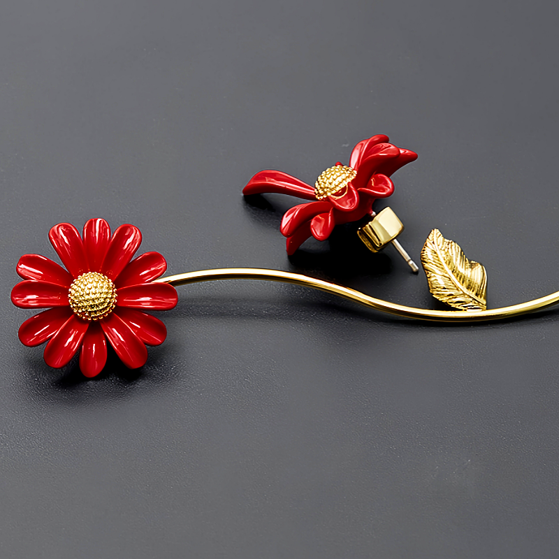 24K Gold-plated Asymmetrical Daisy Flower Earrings