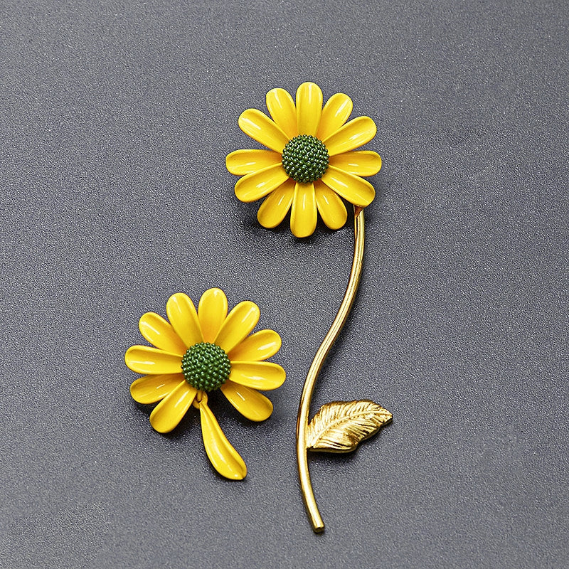 24K Gold-plated Asymmetrical Daisy Flower Earrings