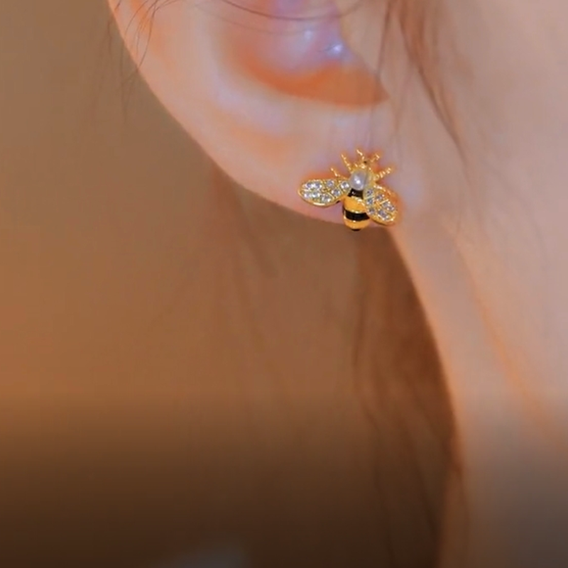 Silver Post Bee And Daisy Flower Stud Earrings