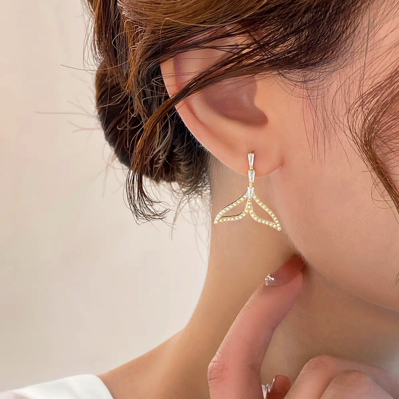 Silver Post Zircon Fishtail Earrings