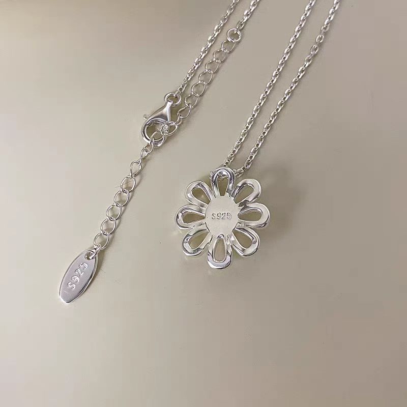 Sterling Silver Contrast Daisy Necklace