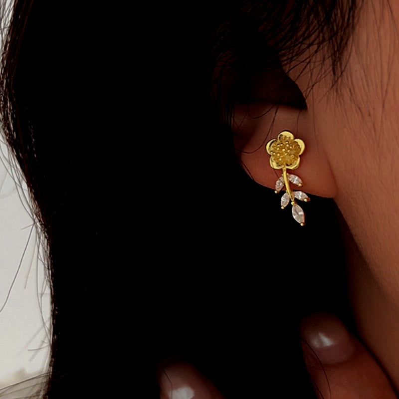 Sterling Silver Zircon Small Fragrance Style Flower Earrings