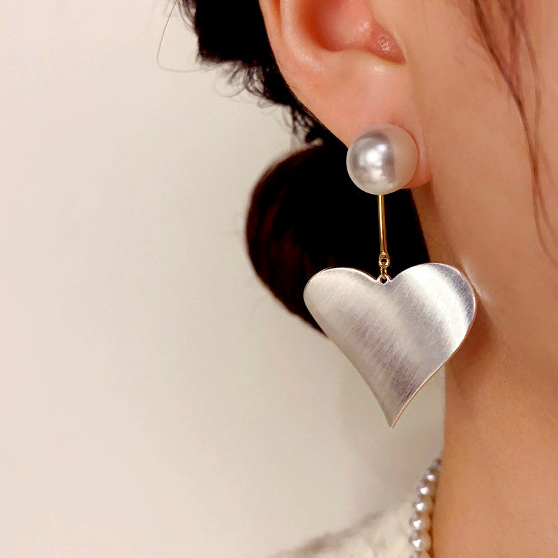 14K Gold-Plated Elegant Simple Exaggerated Metal Heart Pearl Earrings
