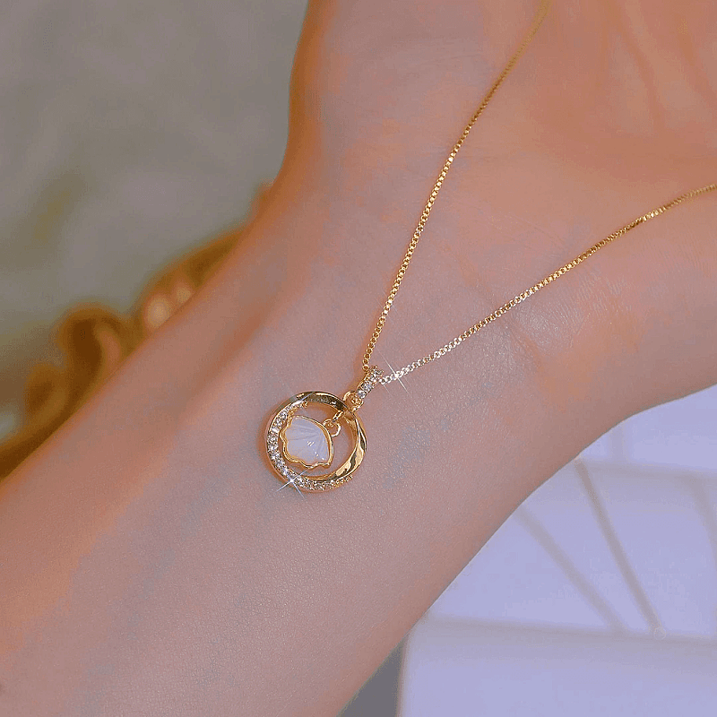 14K Gold-Plated Zircon Shell-Shaped Dynamic Circle Necklaces