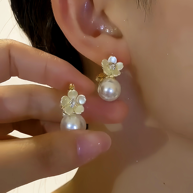 14K Gold-plated Double-Sided Shell Flower Pearl Earrings