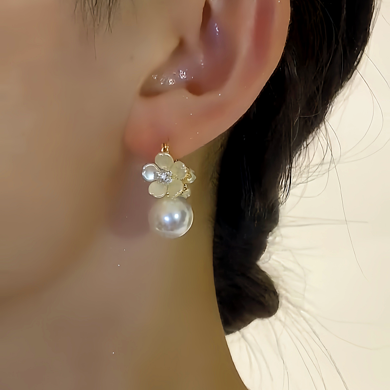 14K Gold-plated Double-Sided Shell Flower Pearl Earrings