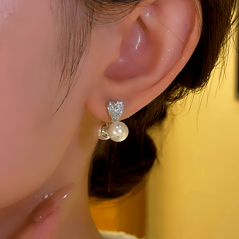 14K Gold-plated Elegant Heart Double-Sided Pearl Earrings