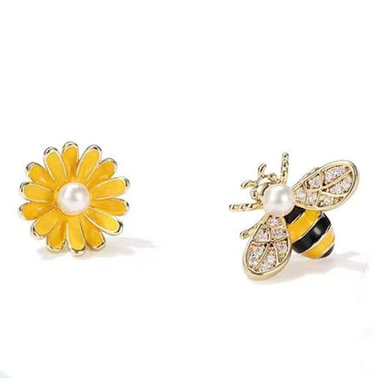 Silver Post Bee And Daisy Flower Stud Earrings