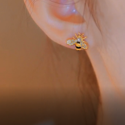 Silver Post Bee And Daisy Flower Stud Earrings